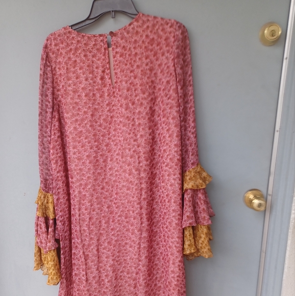 Varun Bahl Lanara shift dress pink daisy floral bell sleeve dress M. - Picture 3 of 5